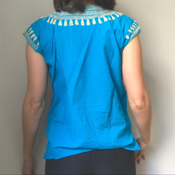 Beautiful authentic Mexican hand-embroidered top - Picture 4 of 4